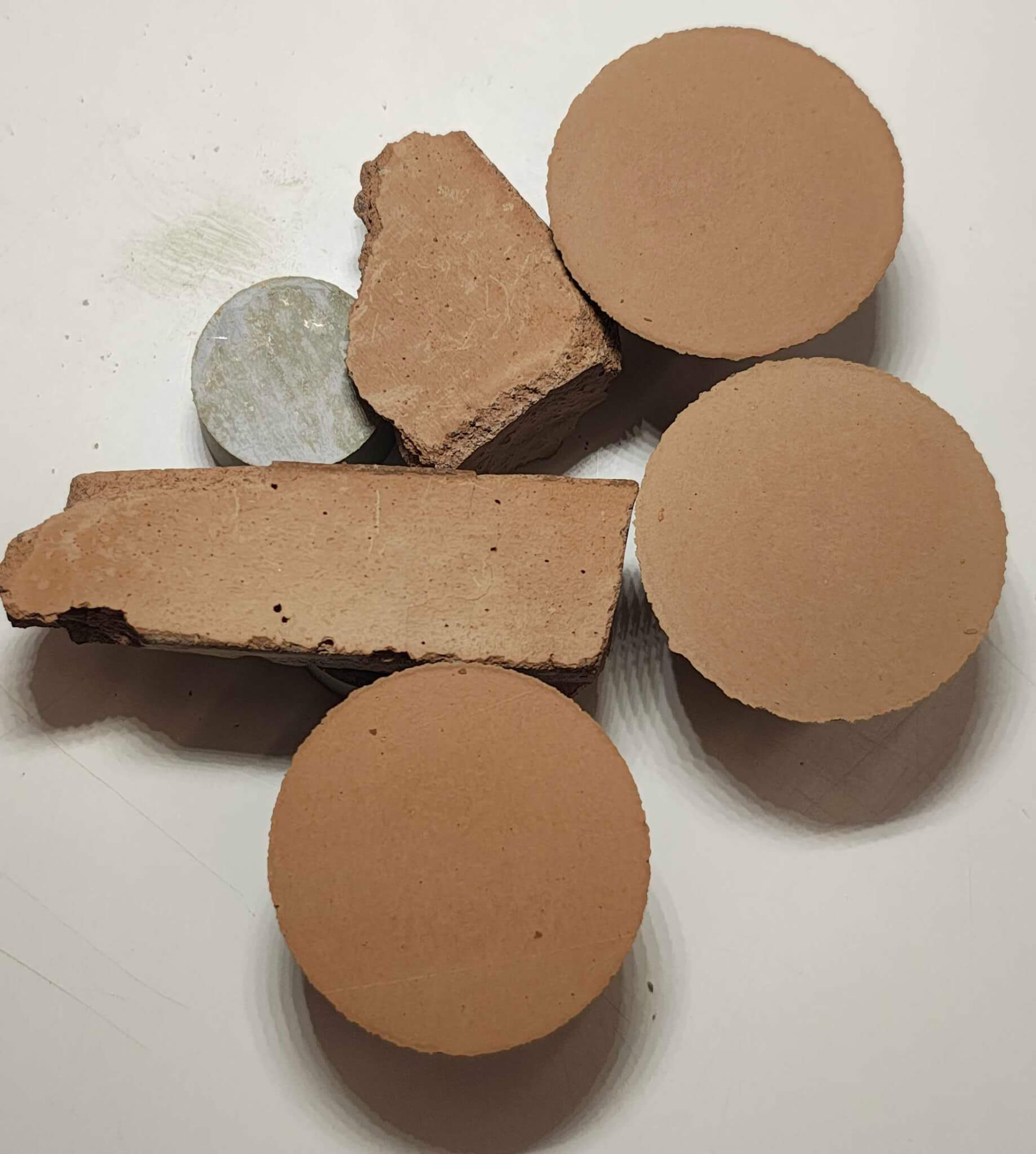 Farbmuster im Abgleich mit MARO Kegeln